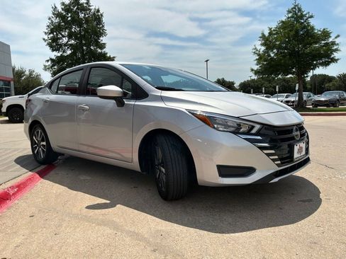 Used 2025 Nissan Versa SV FWD image 4