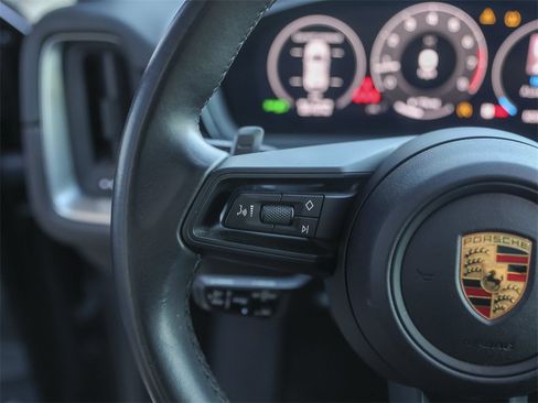 Certified 2024 Porsche Cayenne image 22