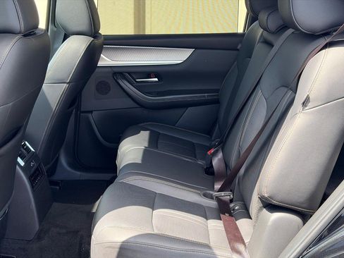 Certified 2025 MAZDA CX-70 3.3 Turbo w/ Preferred Package AWD/4WD image 10
