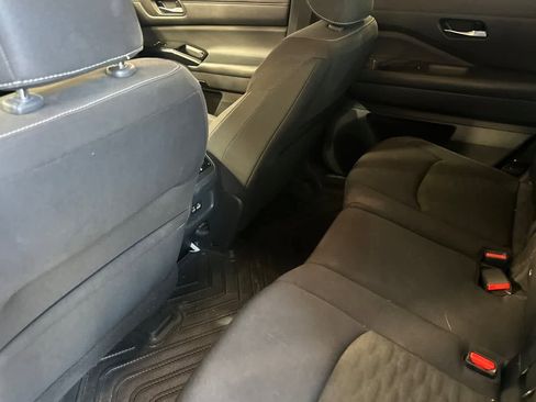 Used 2022 Nissan Pathfinder SV image 5