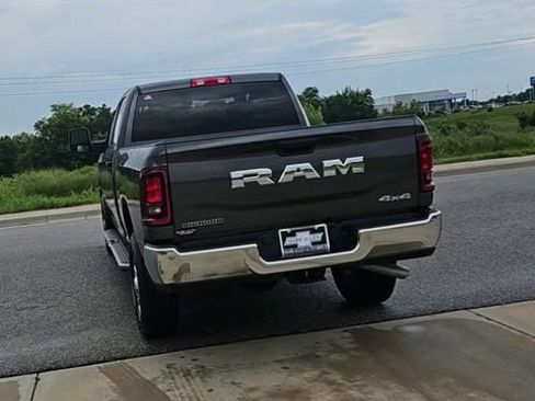 Used 2025 RAM 2500 Big Horn AWD/4WD image 7