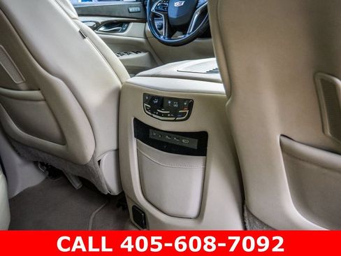 Used 2018 Cadillac Escalade Luxury RWD image 46