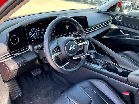 Certified 2025 Hyundai Elantra Limited image 17