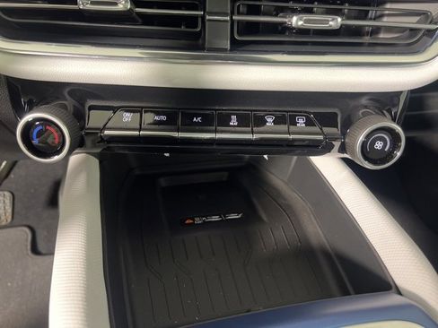 New 2026 Chevrolet Equinox EV LT image 23