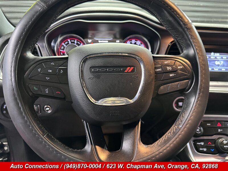 Used 2015 Dodge Challenger SXT RWD image 12