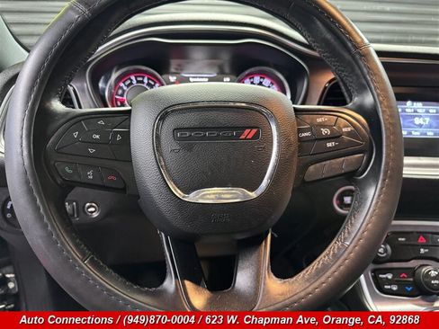 Used 2015 Dodge Challenger SXT RWD image 12