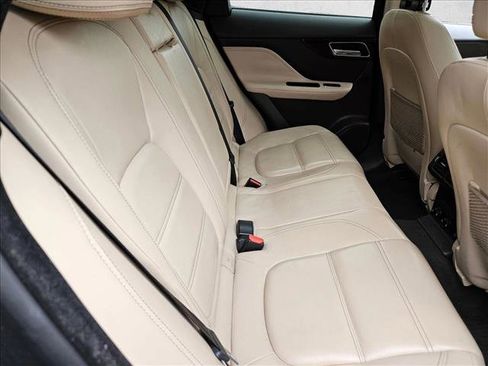 Used 2019 Jaguar F-PACE Prestige image 24