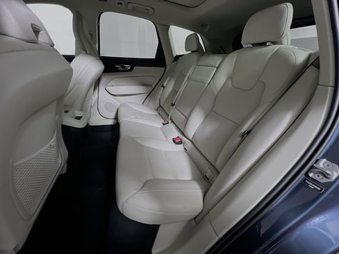 Used 2021 Volvo XC60 T5 Momentum image 29