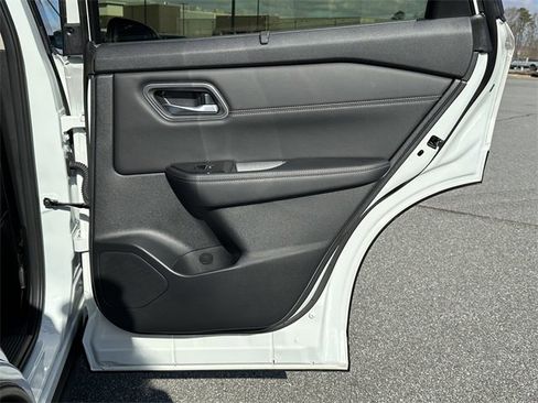 Certified 2024 Nissan Rogue Platinum w/ Platinum Premium Package image 17