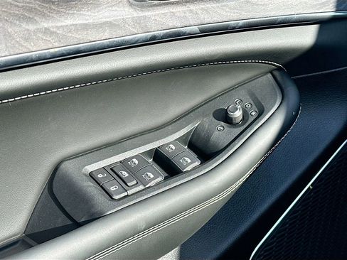 New 2025 Jeep Grand Cherokee Overland w/ Luxury Tech Group IV AWD/4WD image 19