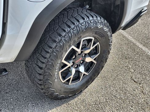 Used 2024 GMC Canyon AT4X image 11