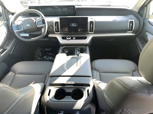 New 2025 Ford Expedition Max Active image 5