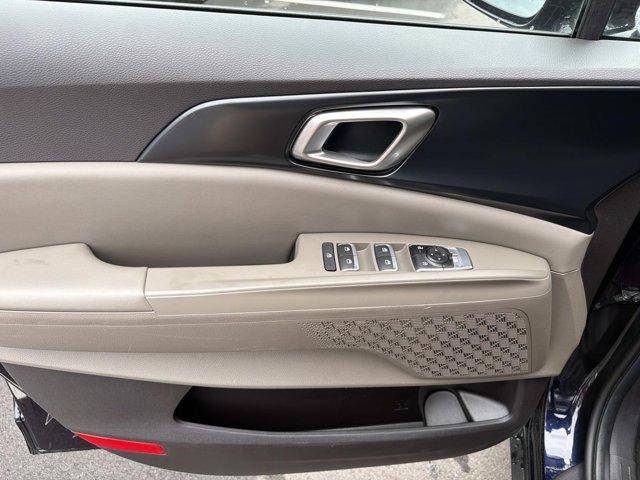 Used 2026 Kia Carnival FWD image 7