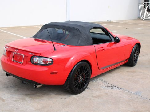 Used 2006 MAZDA MX-5 Miata Sport RWD image 29