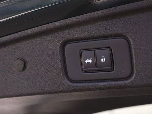 Used 2025 Nissan Pathfinder SL w/ SL Premium Package FWD image 8