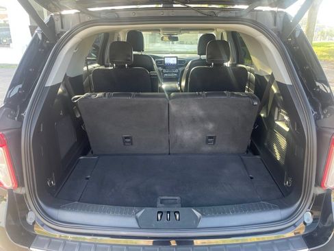 Used 2021 Ford Explorer Limited w/ Equipment Group 301A AWD/4WD image 19