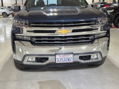Used 2019 Chevrolet Silverado 1500 LTZ w/ LTZ Convenience Package AWD/4WD image 9