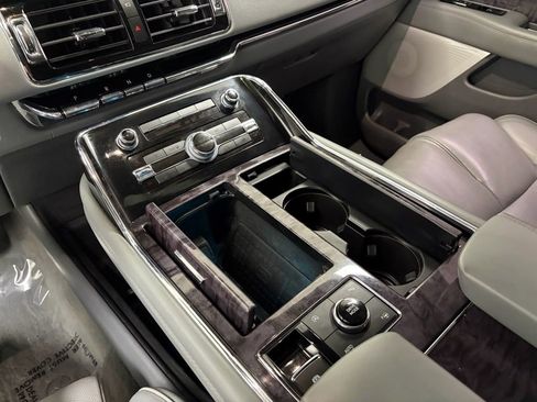 Used 2019 Lincoln Navigator Reserve image 25