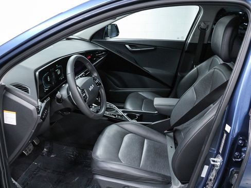 Used 2023 Kia Niro SX Touring image 19