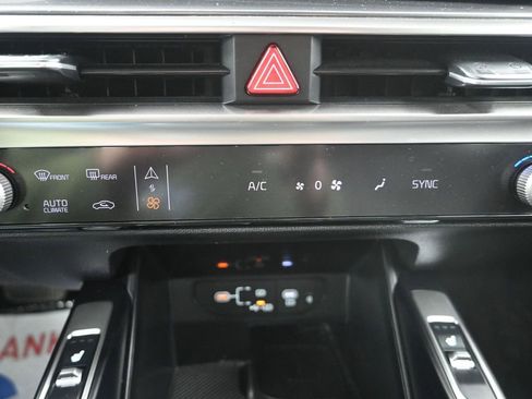 Certified 2024 Kia Sorento EX w/ Panoramic Sunroof Package image 21