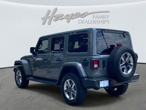 Used 2022 Jeep Wrangler Unlimited Sahara w/ Cold Weather Group AWD/4WD image 6
