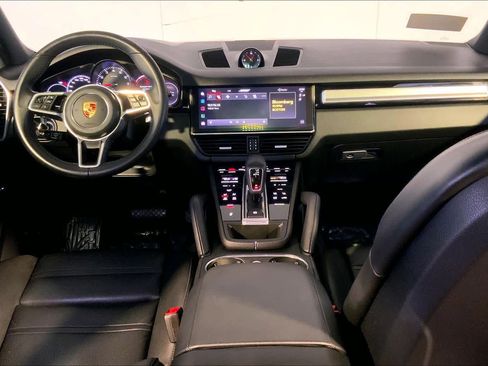 Used 2022 Porsche Cayenne Platinum Edition image 14