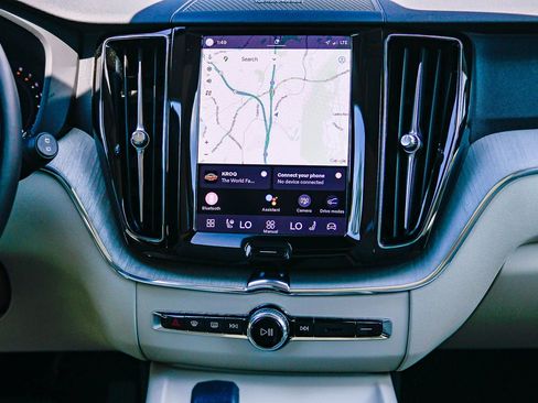 Used 2024 Volvo XC60 B5 Plus w/ Protection Package Premier image 15