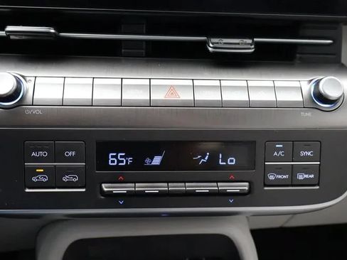 Used 2024 Hyundai Kona SEL FWD image 34