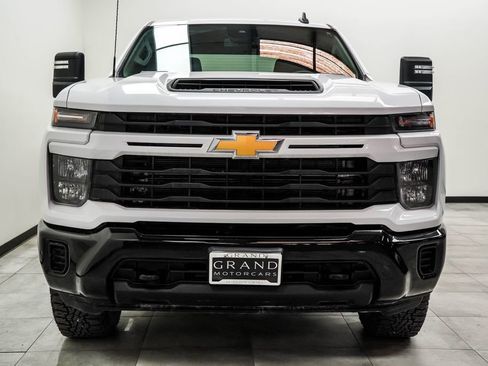 Used 2024 Chevrolet Silverado 2500 Custom w/ Custom Value Package AWD/4WD image 5