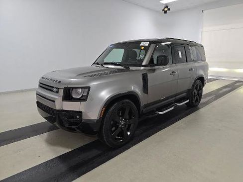 Used 2024 Land Rover Defender 130 X-Dynamic SE AWD/4WD image 3