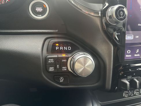 Used 2025 RAM 1500 Laramie w/ Sport Appearance Package AWD/4WD image 19