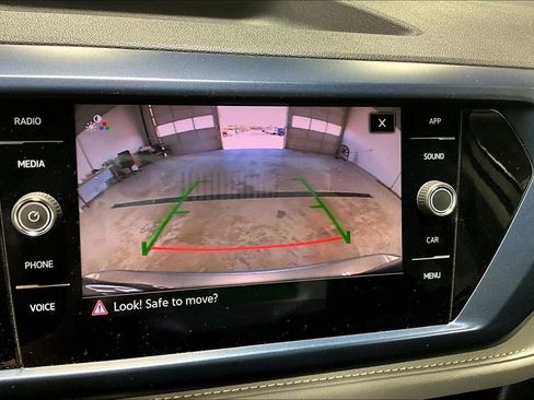 Used 2024 Volkswagen Taos SE image 29