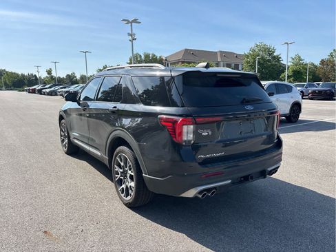 Used 2025 Ford Explorer Platinum w/ Ultimate Package AWD/4WD image 3