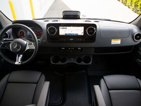 New 2025 Mercedes-Benz Sprinter 2500 image 17