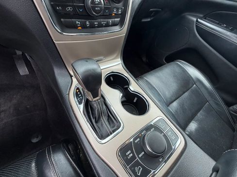 Used 2017 Jeep Grand Cherokee Overland image 29