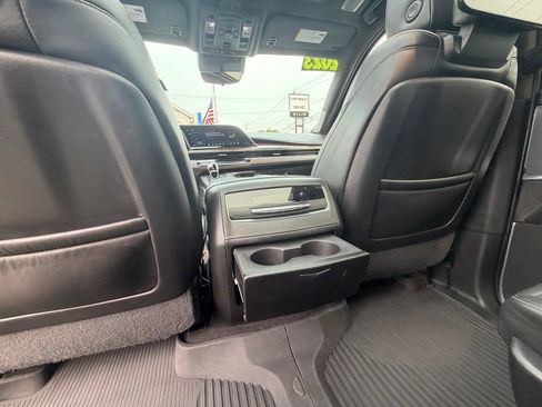 Used 2023 Cadillac Escalade ESV Sport Platinum w/ LPO, ONYX Package AWD/4WD image 16
