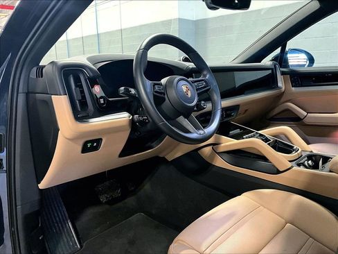 Certified 2025 Porsche Cayenne Coupe AWD/4WD image 4