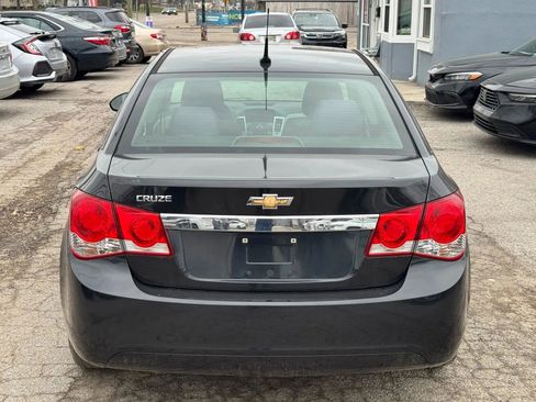 Used 2014 Chevrolet Cruze LS image 4