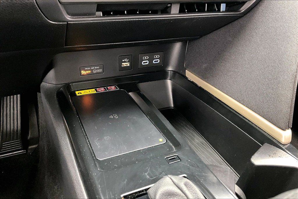 Used 2025 Toyota Camry LE FWD image 32