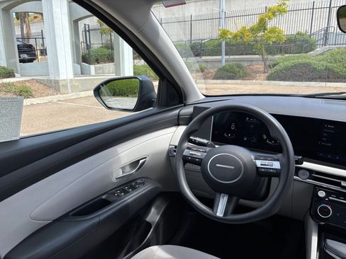 Used 2025 Hyundai Tucson SEL FWD image 36