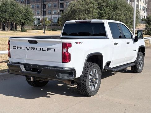 Used 2022 Chevrolet Silverado 2500 Custom w/ Custom Value Package AWD/4WD image 4