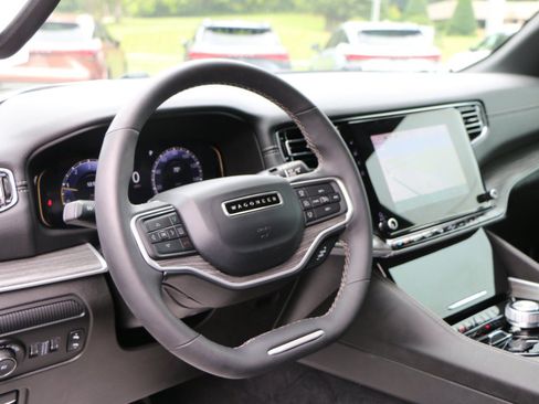 Used 2023 Jeep Wagoneer Series II w/ Premium Group I AWD/4WD image 20