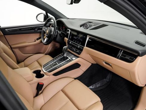 Certified 2021 Porsche Macan AWD/4WD image 23