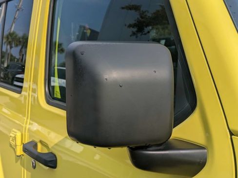 Used 2022 Jeep Wrangler Unlimited Sahara w/ Cold Weather Group AWD/4WD image 10