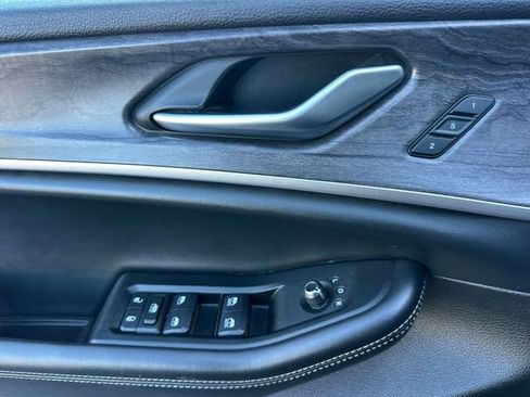 Used 2024 Jeep Grand Cherokee L Limited w/ Luxury Tech Group II image 11