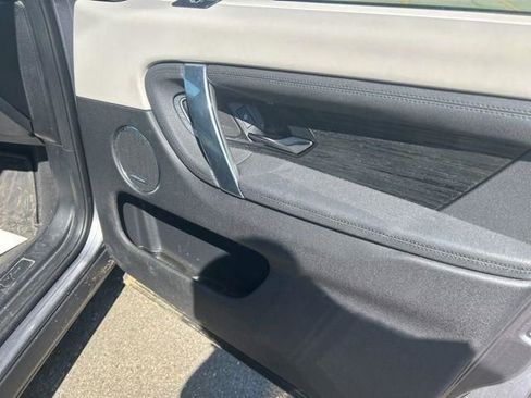 Used 2021 Land Rover Discovery Sport SE image 19