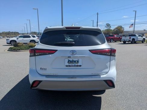 Used 2022 Toyota Highlander Platinum image 6