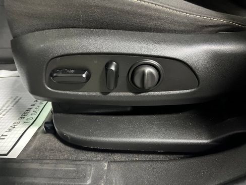Used 2020 GMC Acadia SLE w/ Driver Convenience Package FWD image 24