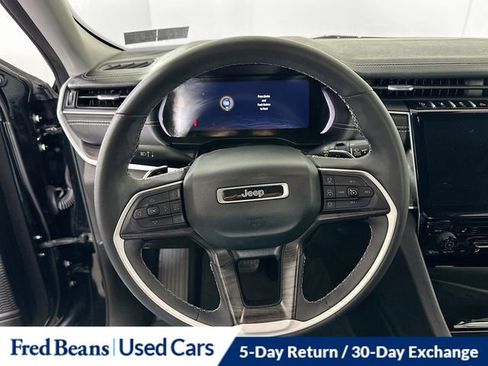 Used 2023 Jeep Grand Cherokee Limited w/ Black Appearance Package image 13