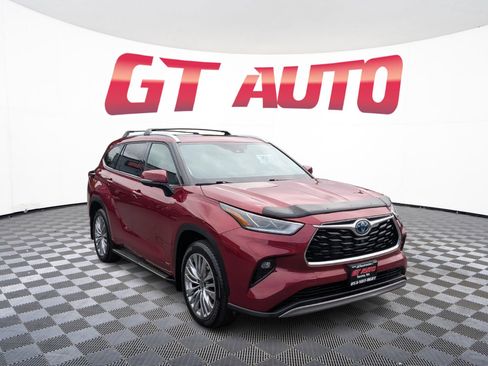 Used 2024 Toyota Highlander Platinum AWD/4WD image 1
